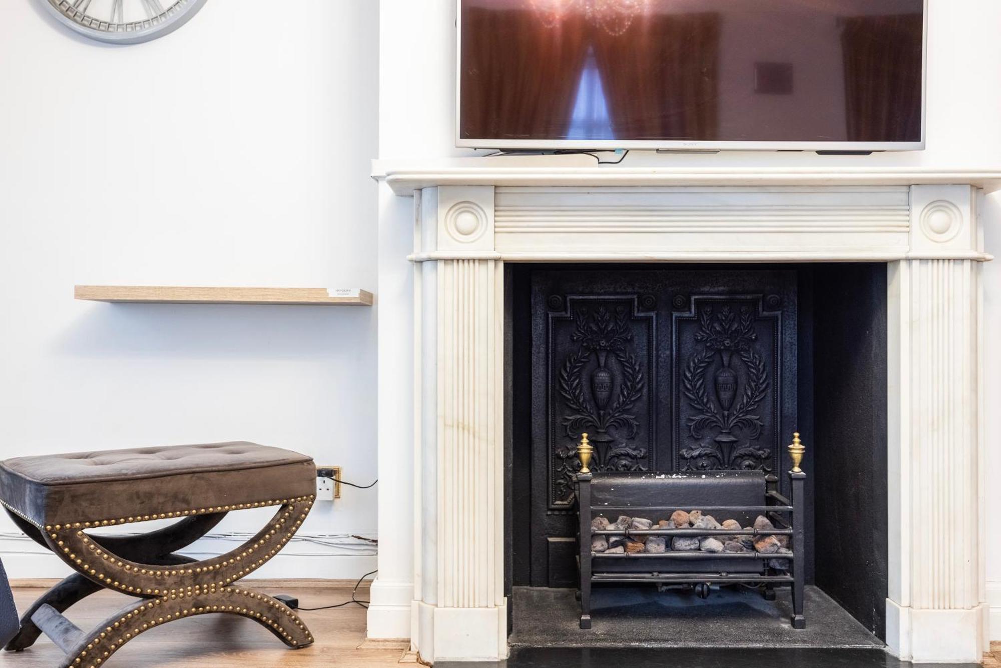 Carlton Court - Mayfair Apartahotel 5*