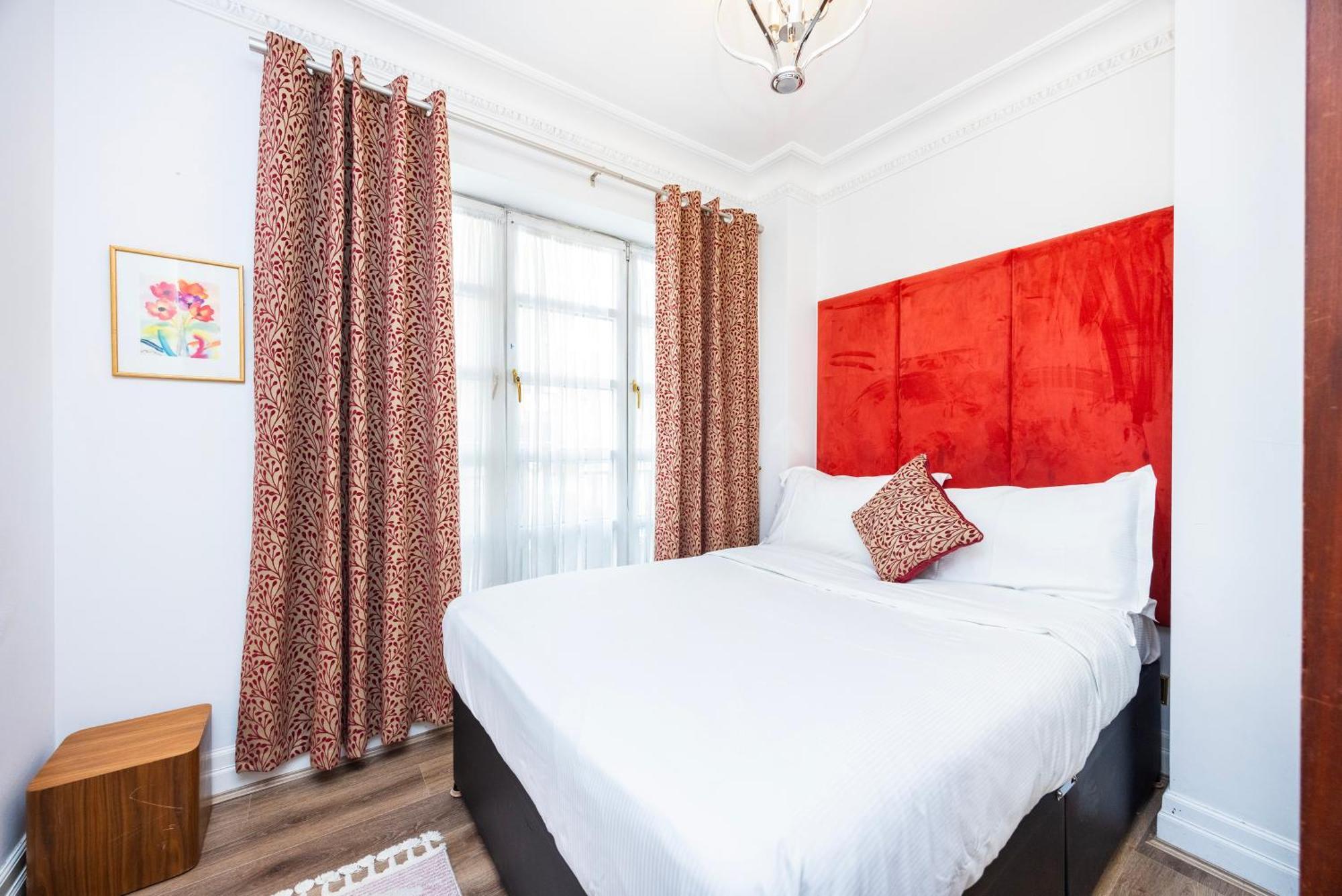 Carlton Court - Mayfair Apartahotel