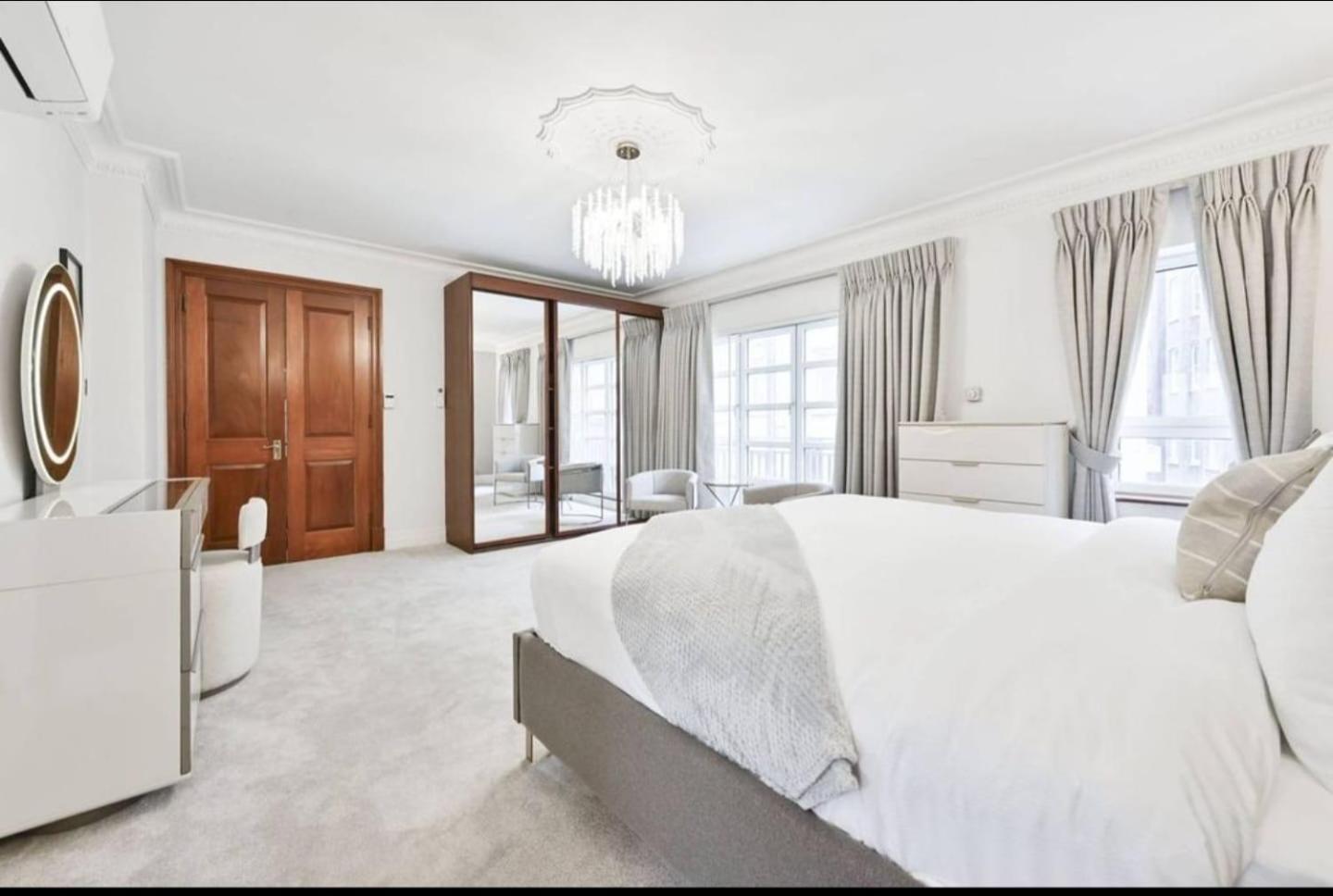 Apartahotel Carlton Court - Mayfair 5*