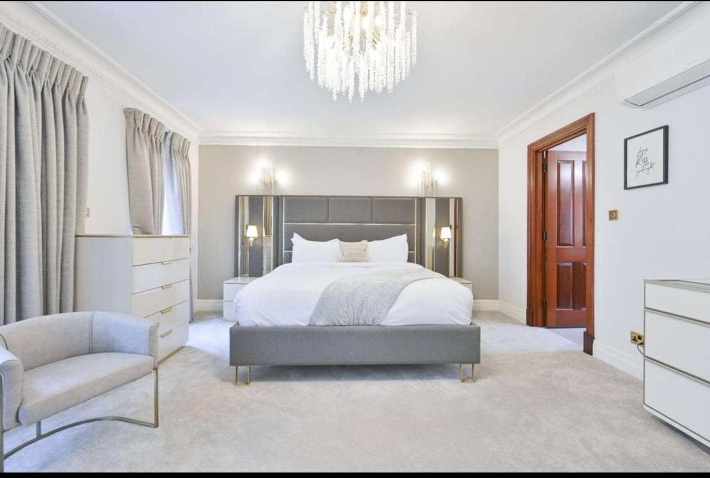 Apartahotel Carlton Court - Mayfair 5*