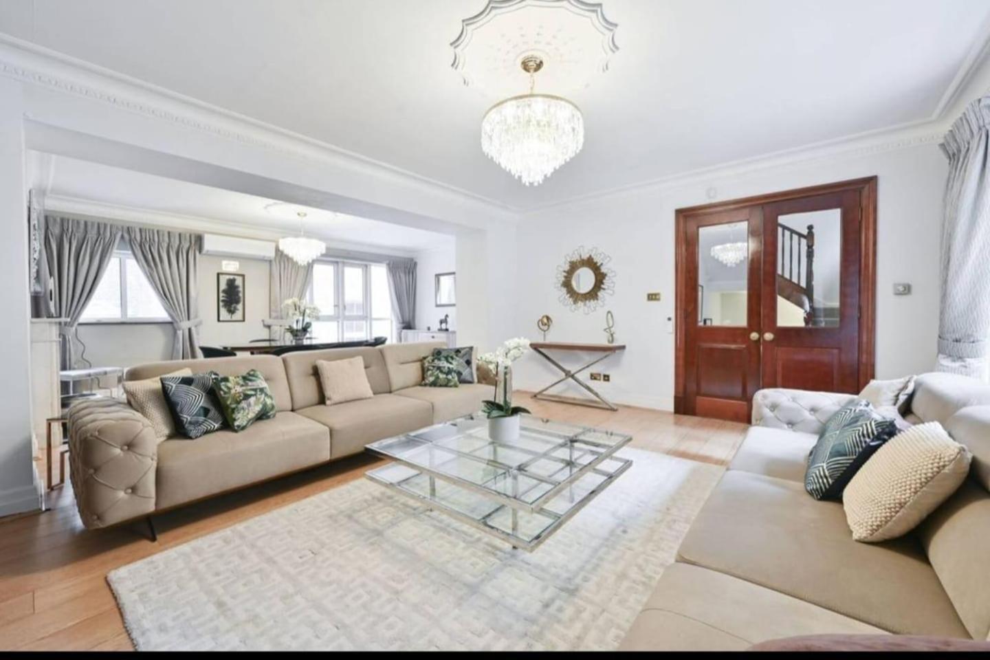 Carlton Court - Mayfair Apartahotel