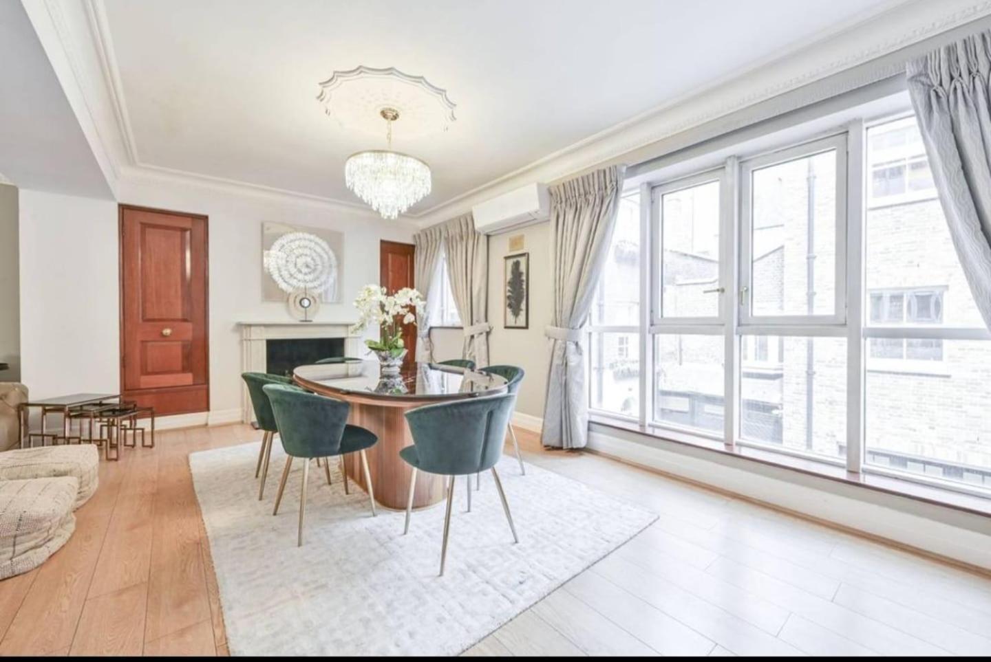 Apartahotel Carlton Court - Mayfair 5*